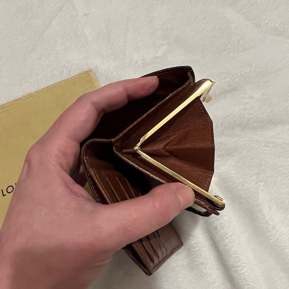 LOUIS VUITTON Kisslock Wallet! With Dust bag! 100% Authentic! Great price! - Picture 10 of 16